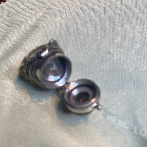 Elegant Silver genuine labradorite locket Statement Ring9.25 stamped 925 - Picture 3 of 3